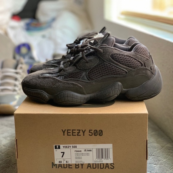 Yeezy 500 “utility black” - Picture 1 of 3
